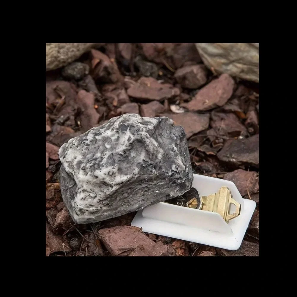Naturalistic “hide a key” rock